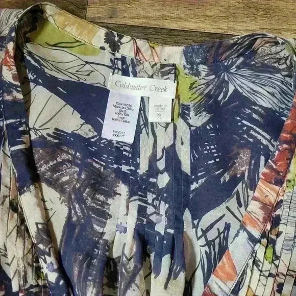 100% Silk Coldwater Creek Floral Wrap Top Blouse Size XL - Picture 3 of 11